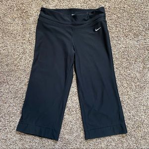 Nike Dri-Fit Black Cropped Capri Leggings